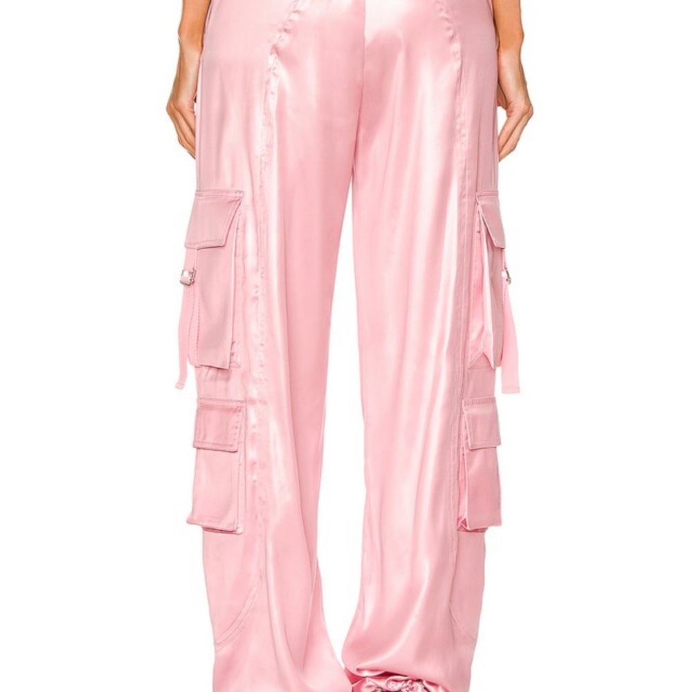 BLUMARINE
Cargo Satin Pant
Select a Color
Color: Peonia - Picture 2 of 4
